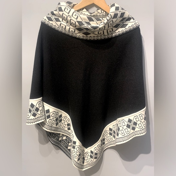 Geometric Pattern Knit Cape - Picture 1 of 5